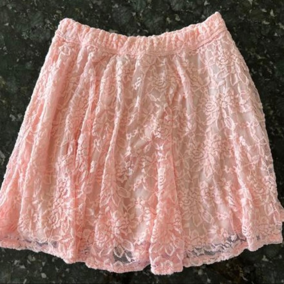 Abercrombie & Fitch Gathered Floral LACE in peach/light coral color. - Picture 5 of 5